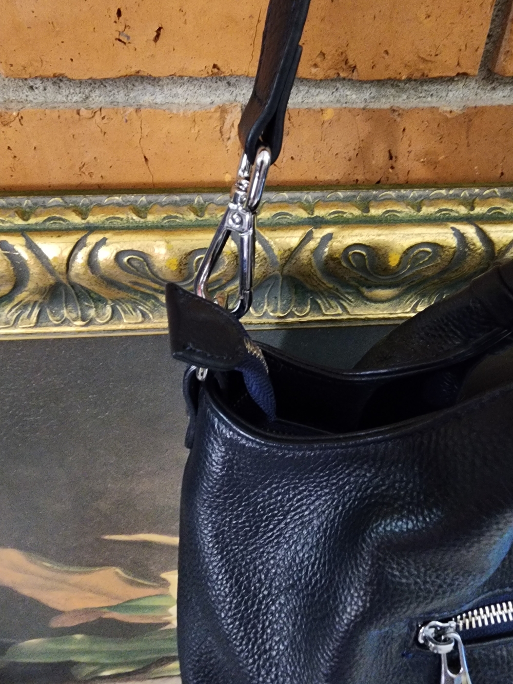 Iswee Navy Pebbled Leather Shoulder Bag - Picture 9 of 17